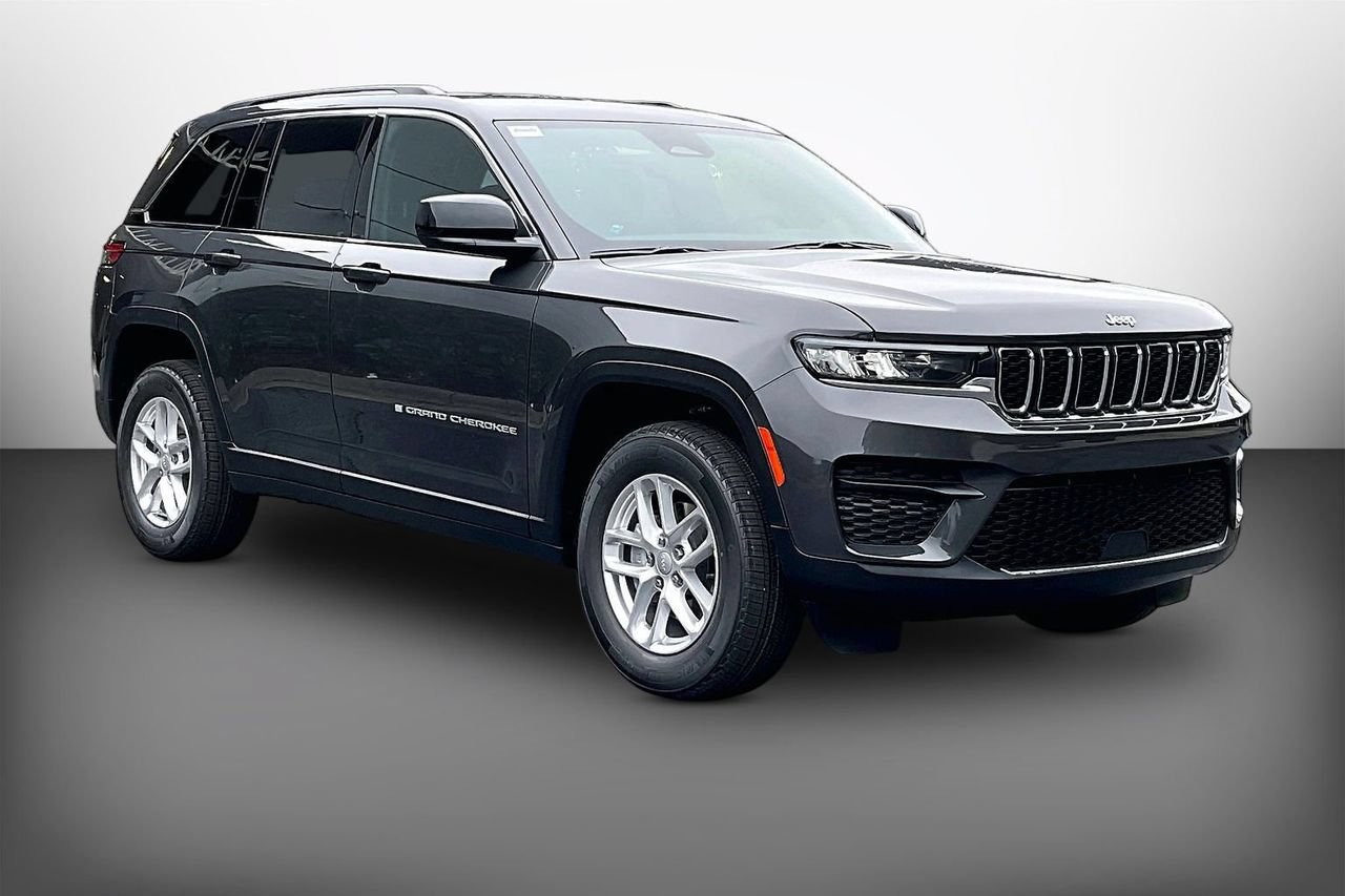 New 2026 Jeep Grand Cherokee Laredo w/ Trailer Tow Package