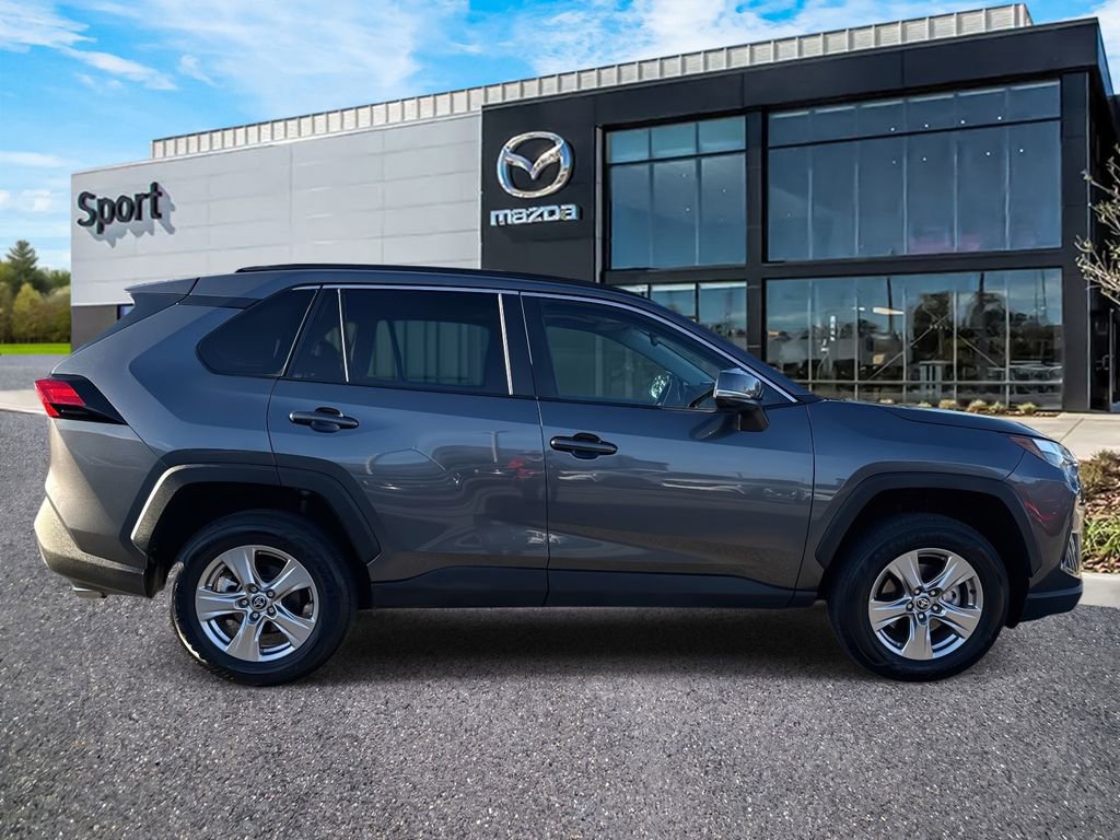 Used 2022 Toyota RAV4 XLE w/ Convenience Package image 2