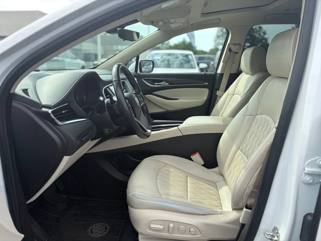 Used 2023 Buick Enclave Avenir w/ Avenir Technology Package AWD/4WD image 25