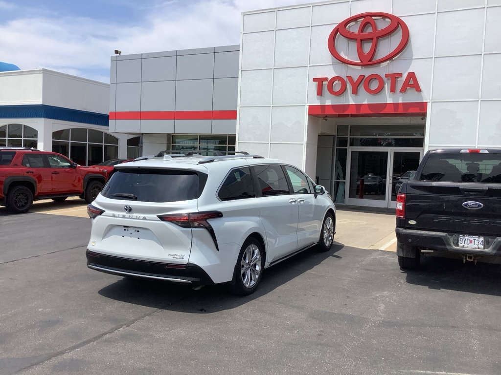 Used 2022 Toyota Sienna Platinum FWD image 7