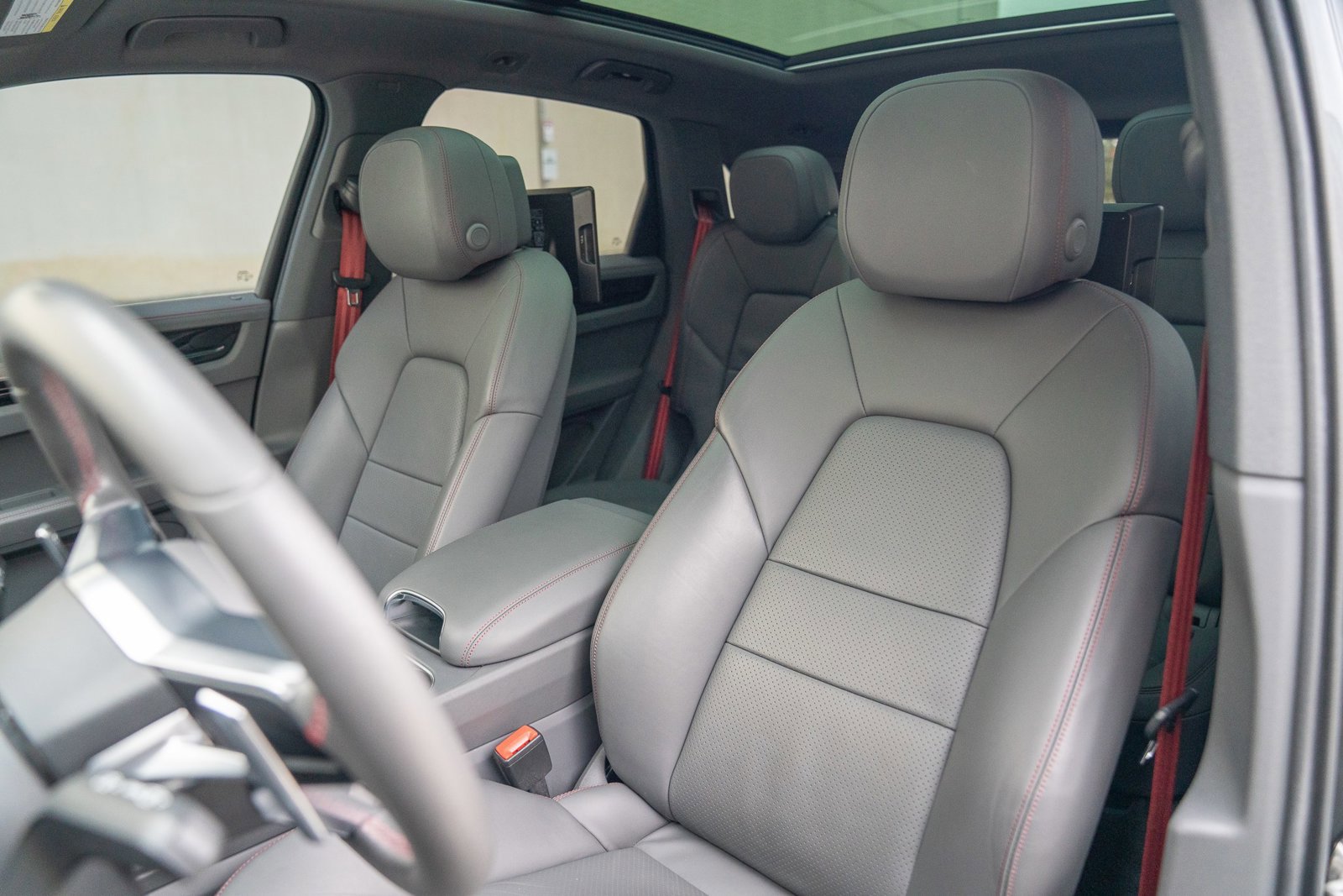 Used 2023 Porsche Cayenne image 5