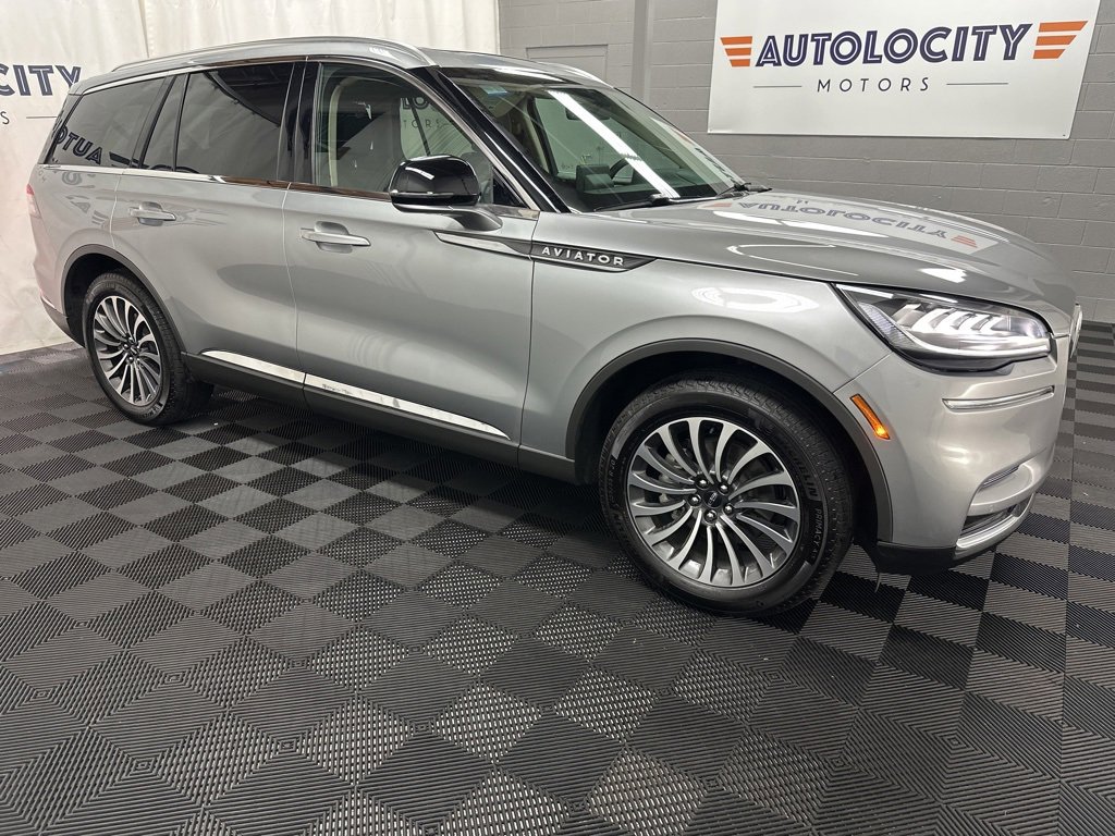 Used 2024 Lincoln Aviator AWD w/ Premium Package image 2