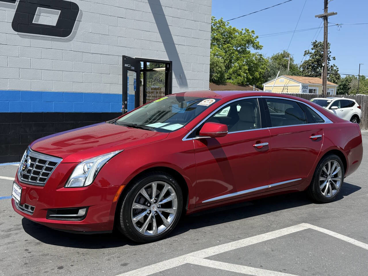 Used 2013 Cadillac XTS FWD image 2