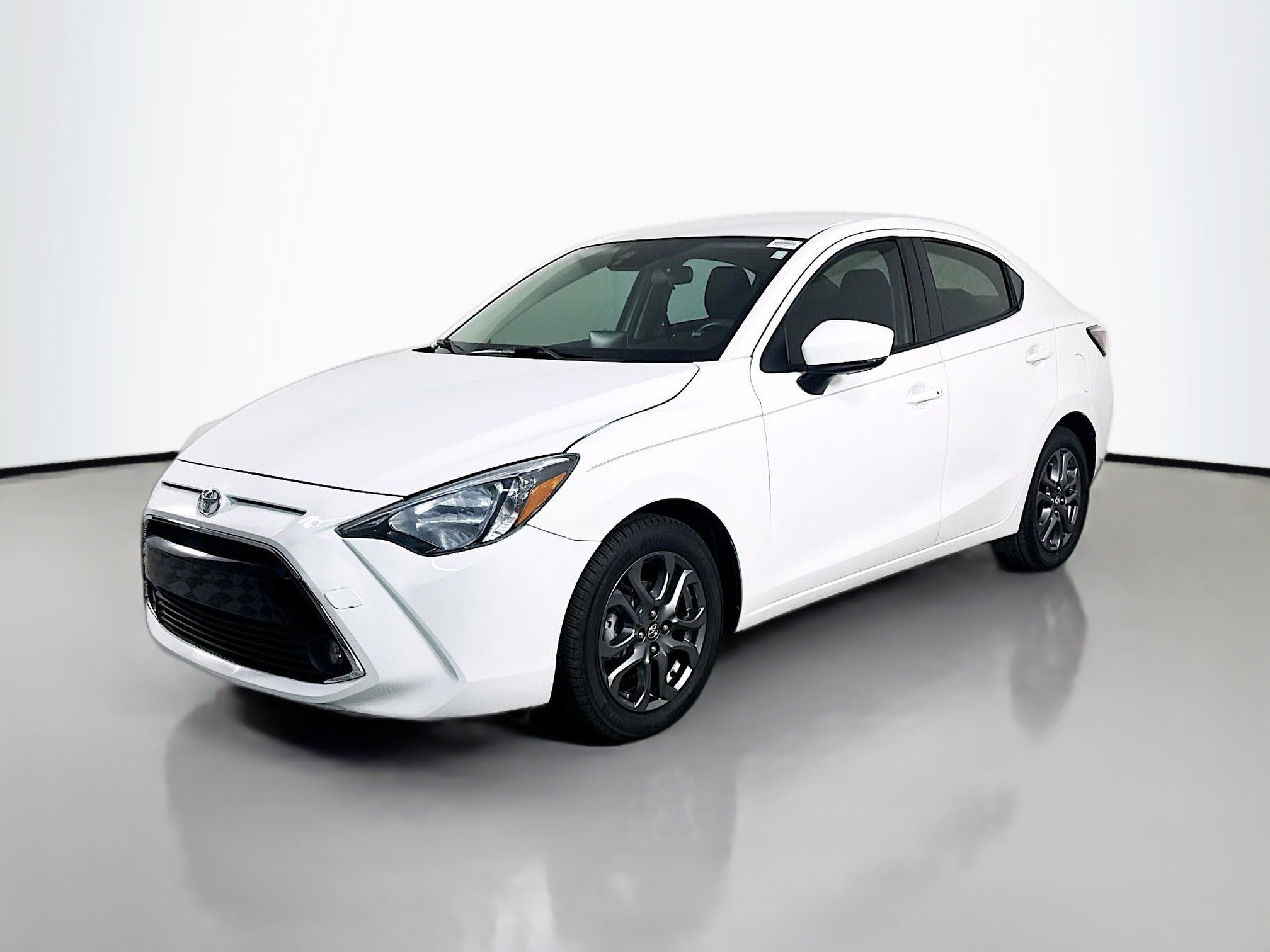 Used 2019 Toyota Yaris L image 4