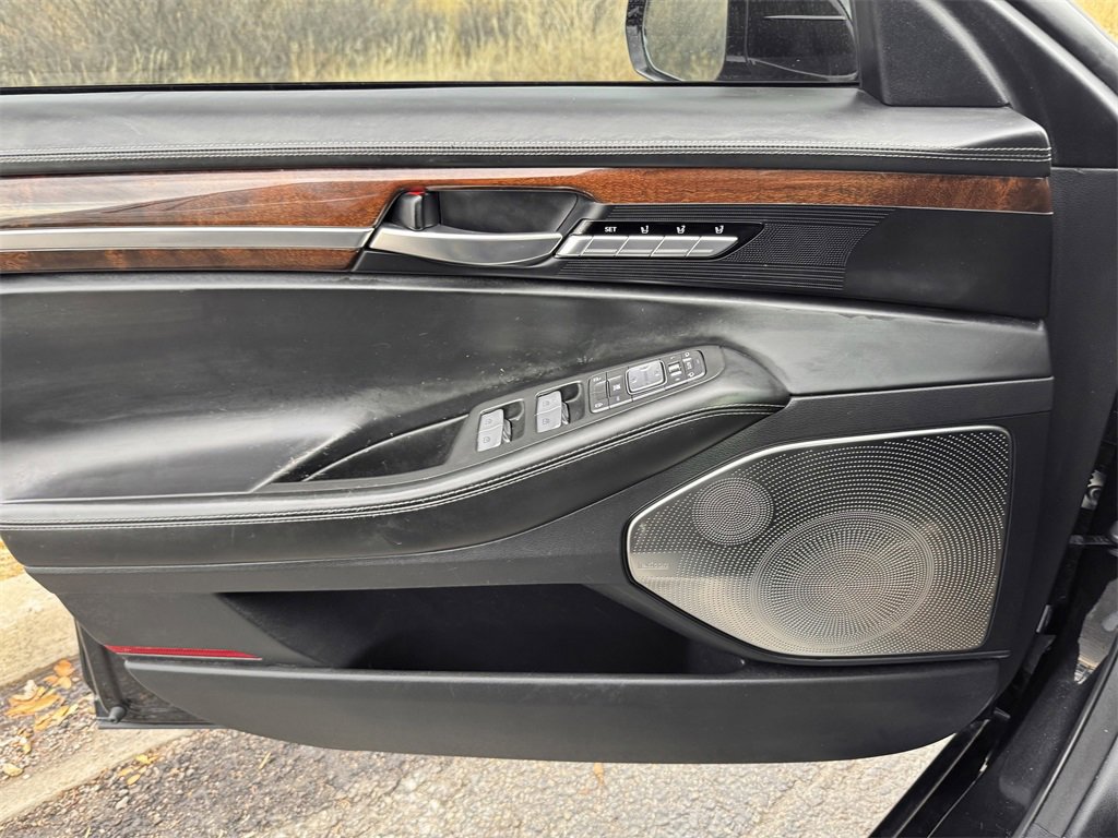 Used 2018 Genesis G90 3.3T Premium image 14