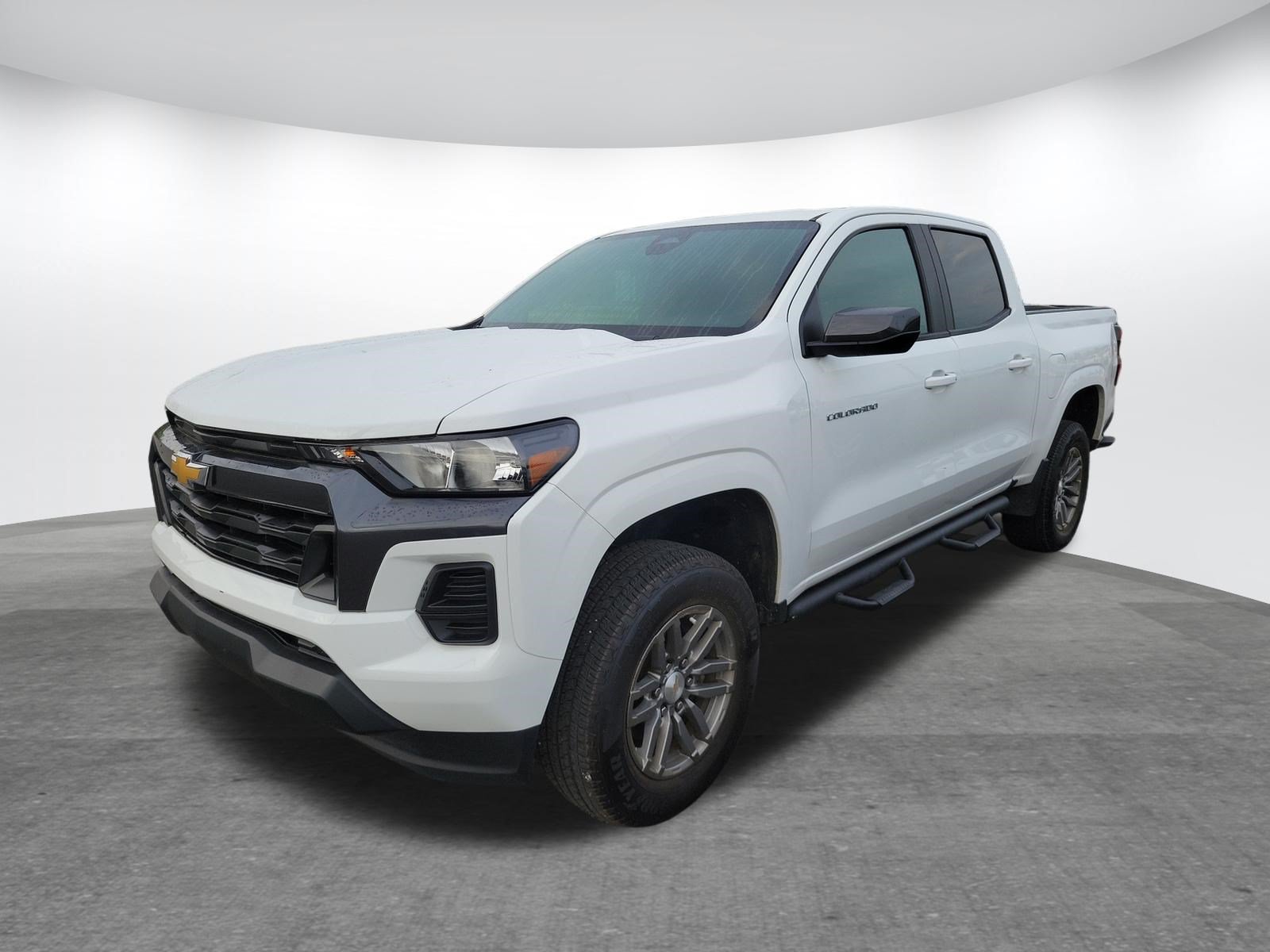 Used 2024 Chevrolet Colorado LT RWD image 3