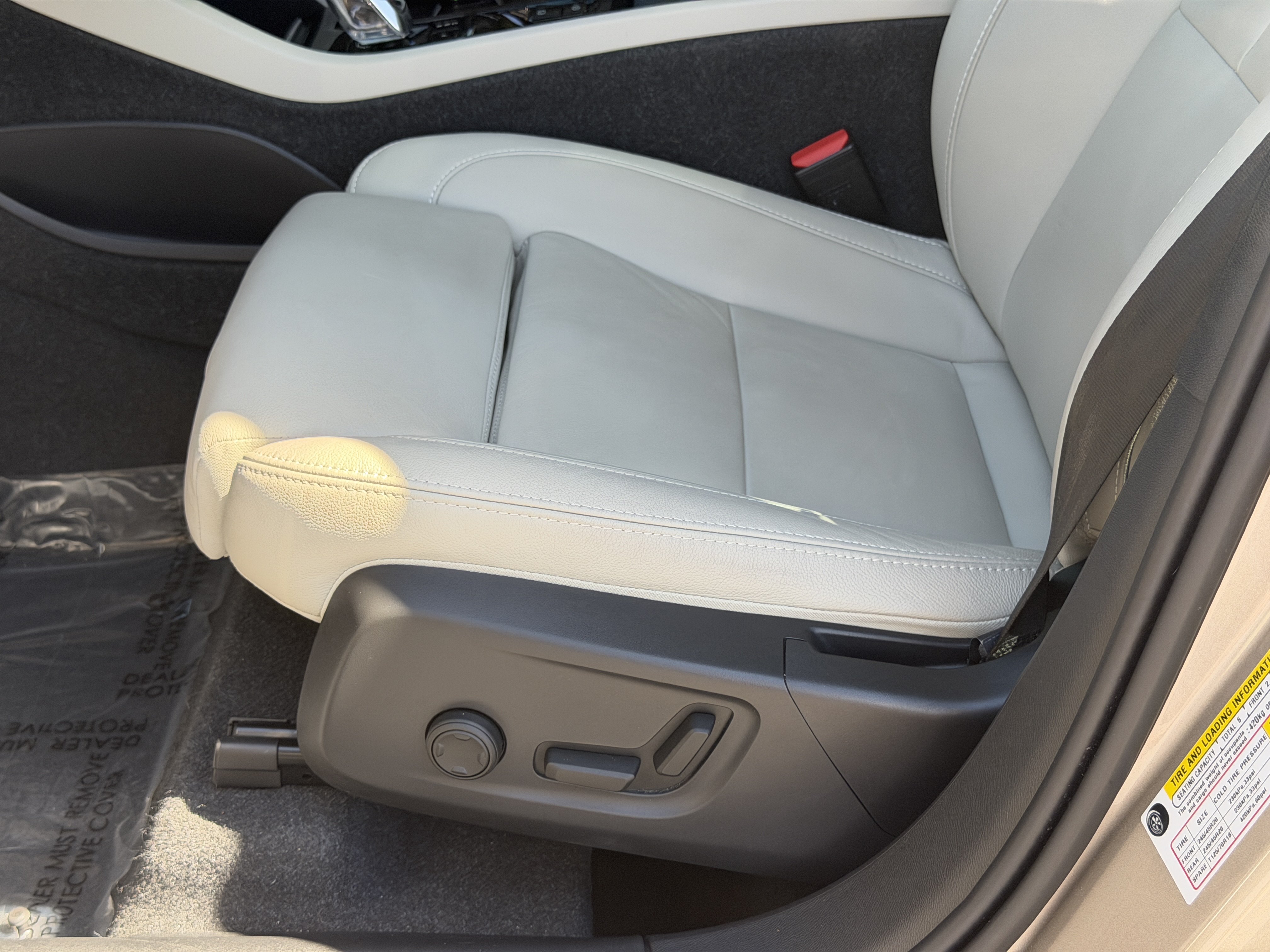 Certified 2024 Volvo XC40 B5 Plus w/ Protection Package Premier AWD/4WD image 22