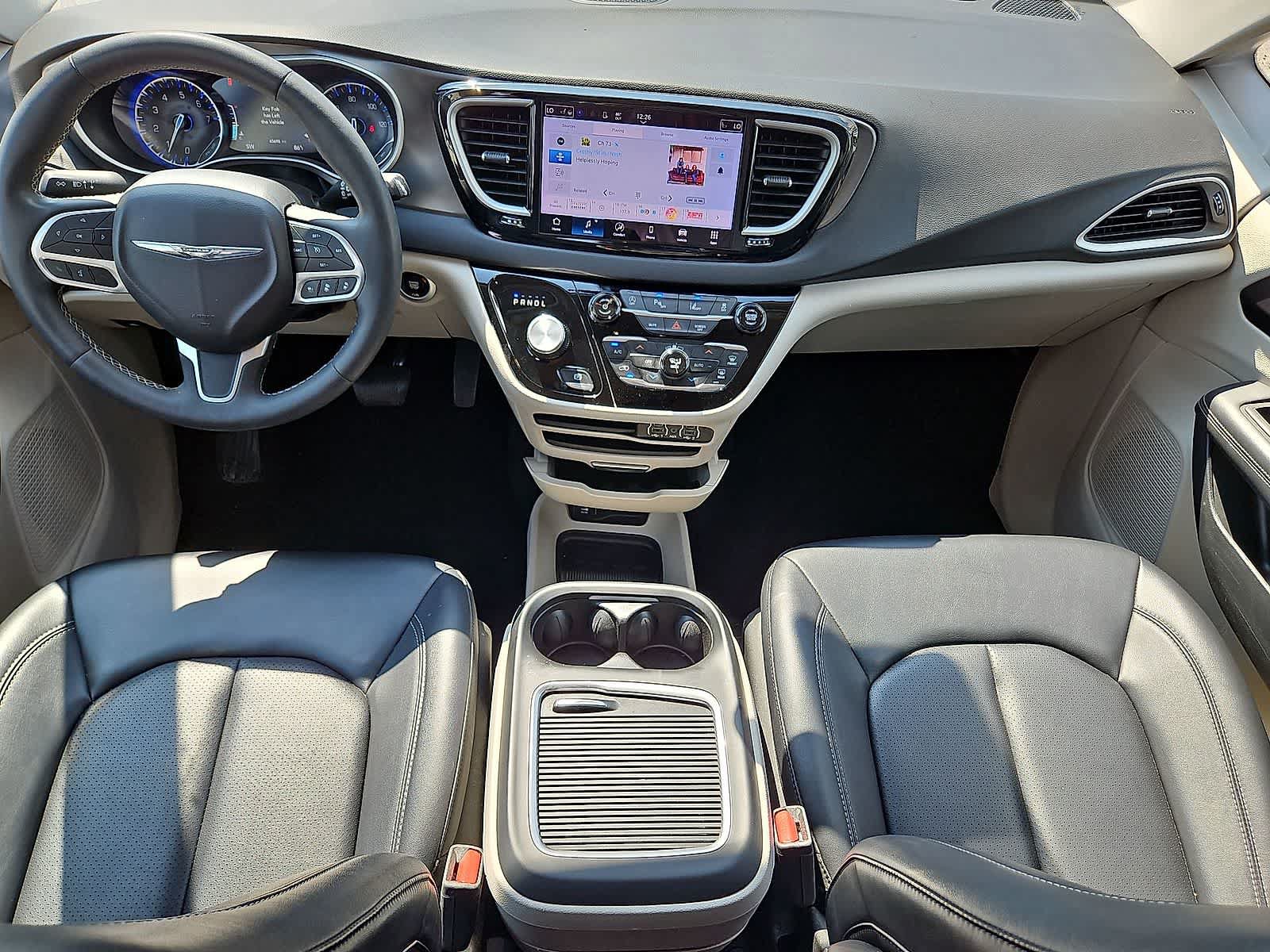 Used 2024 Chrysler Pacifica Touring-L FWD image 25