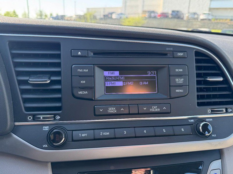 Used 2017 Hyundai Elantra SE image 19