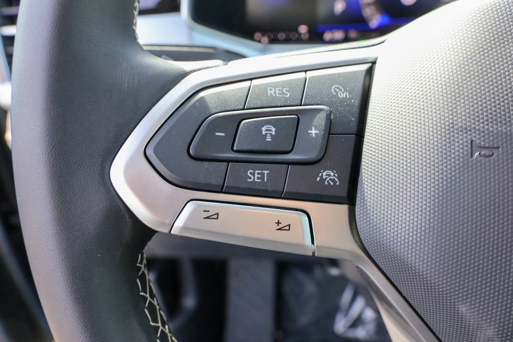 Used 2025 Volkswagen Taos SE image 19