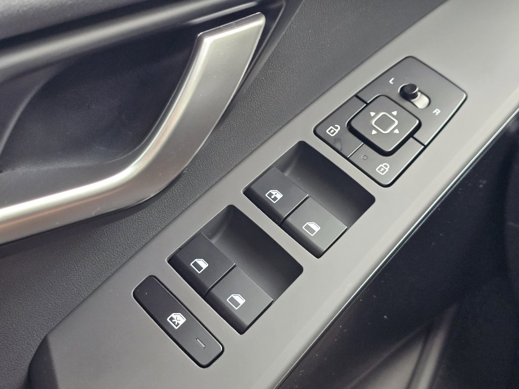 New 2025 Kia Niro LX image 12