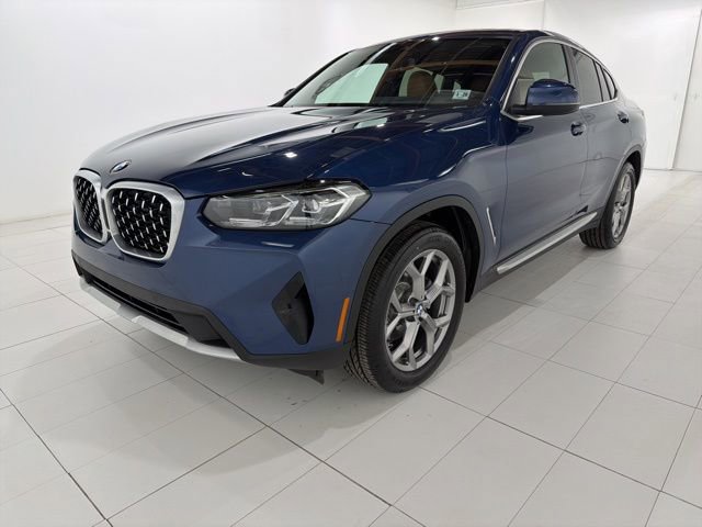 Certified 2023 BMW X4 xDrive30i w/ Convenience Package image 1