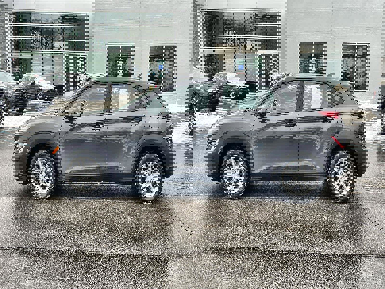 Used 2023 Hyundai Kona SE w/ Cargo Package image 2