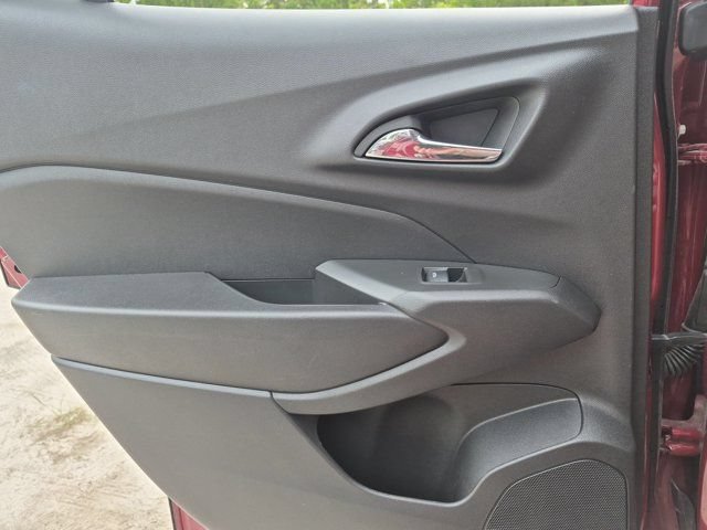 Used 2025 Chevrolet Trax LT w/ LT Convenience Package FWD image 26