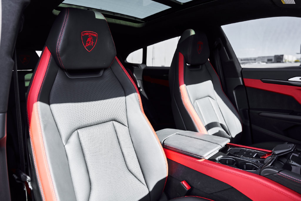 Used 2025 Lamborghini Urus S AWD/4WD image 42