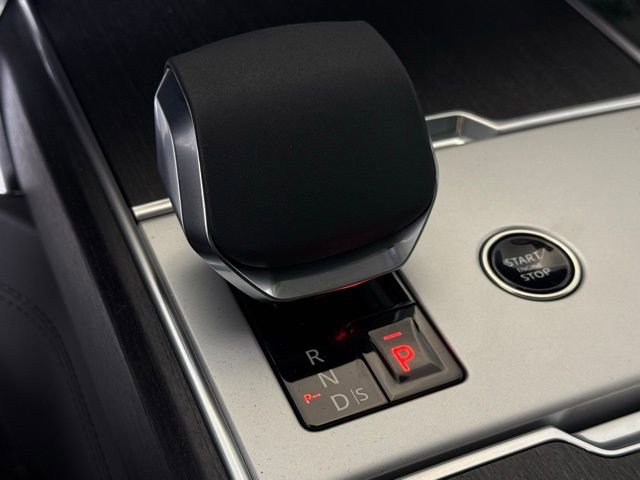 Certified 2026 Land Rover Range Rover SE image 33