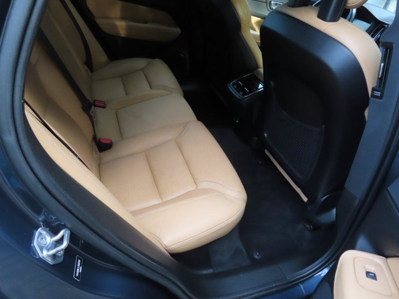 Used 2018 Volvo XC60 T5 Inscription AWD/4WD image 17
