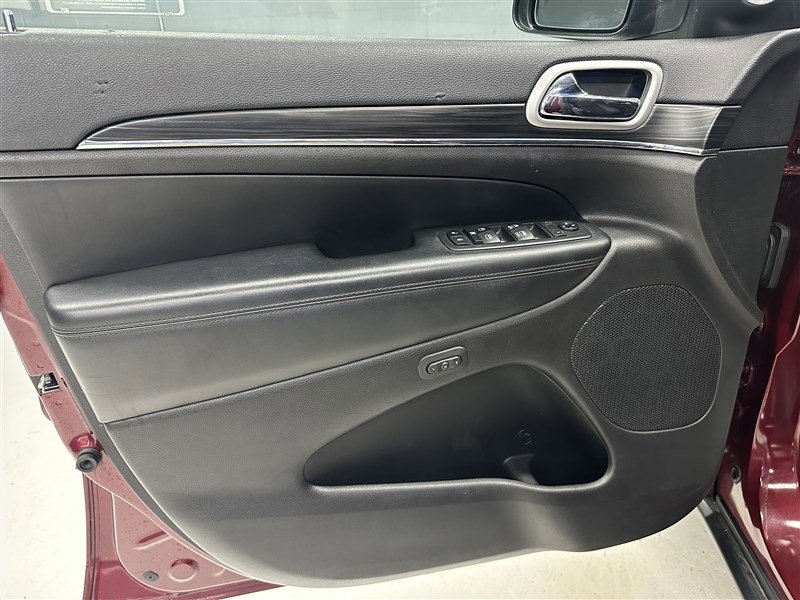 Used 2019 Jeep Grand Cherokee Limited w/ Luxury Group II AWD/4WD image 17