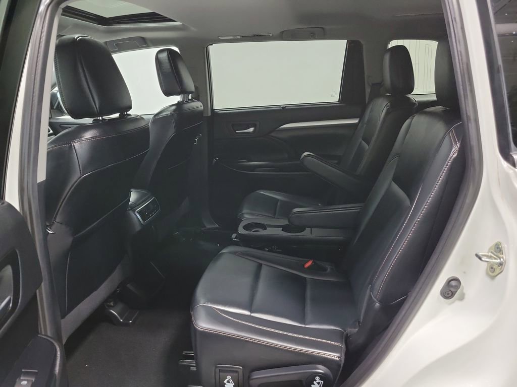 Used 2019 Toyota Highlander XLE image 23