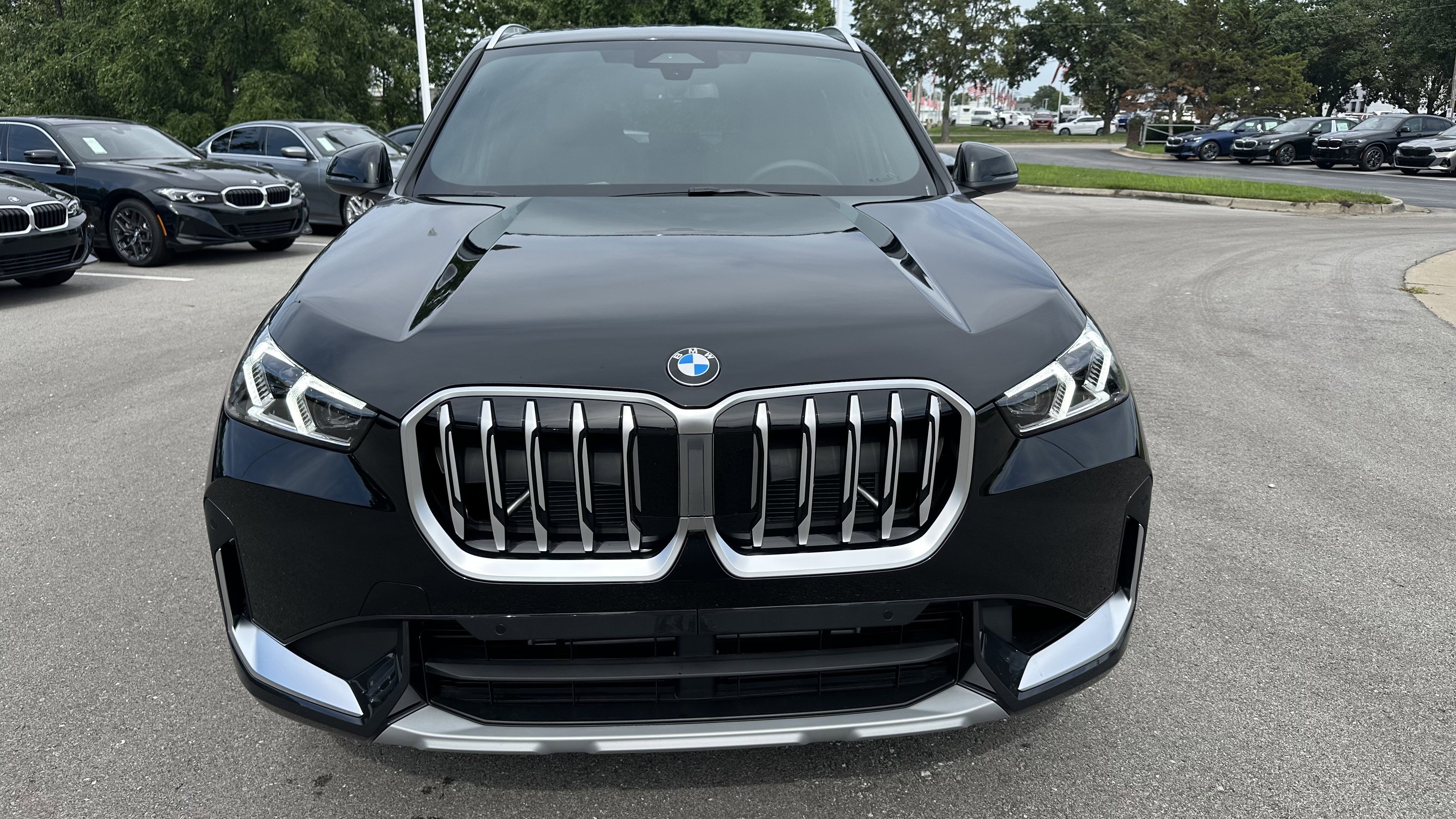 Used 2025 BMW X1 xDrive28i AWD/4WD image 3