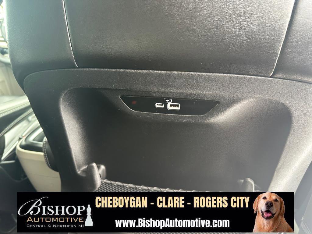 Used 2023 Chrysler Pacifica Touring-L image 27