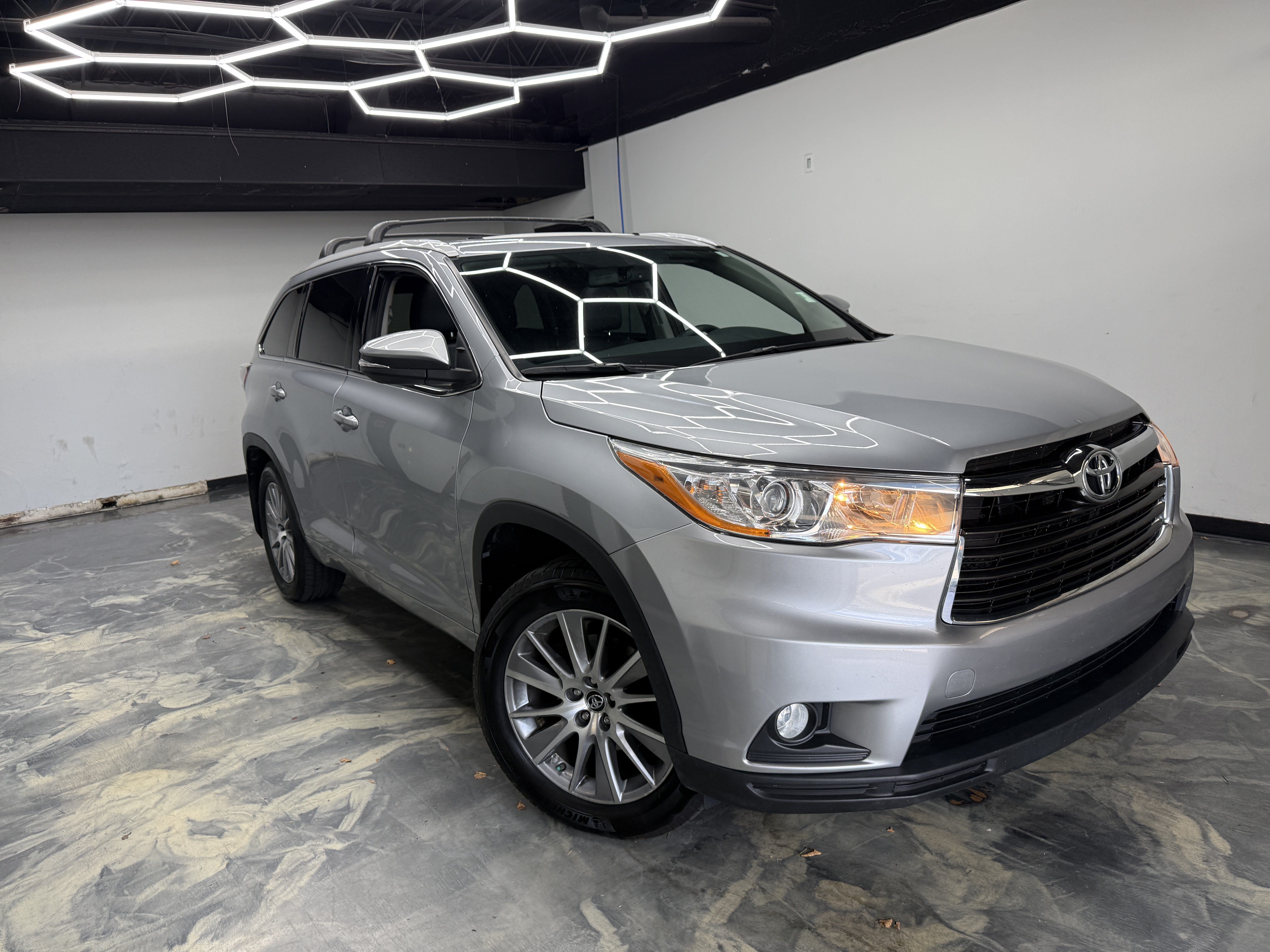 Used 2016 Toyota Highlander XLE AWD/4WD image 6