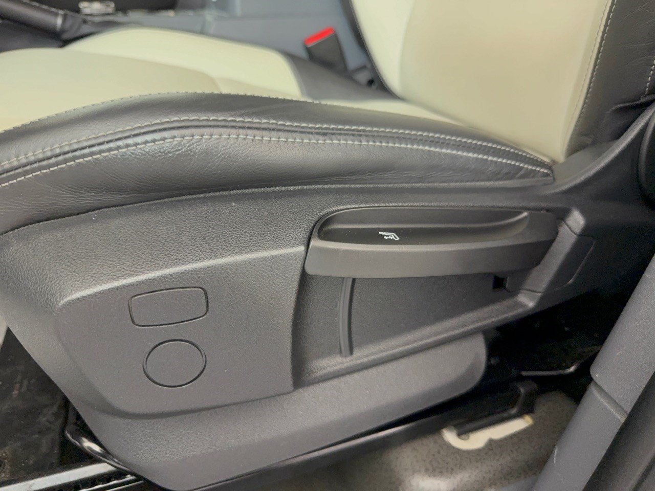 Used 2024 INEOS Grenadier Station Wagon AWD/4WD image 16
