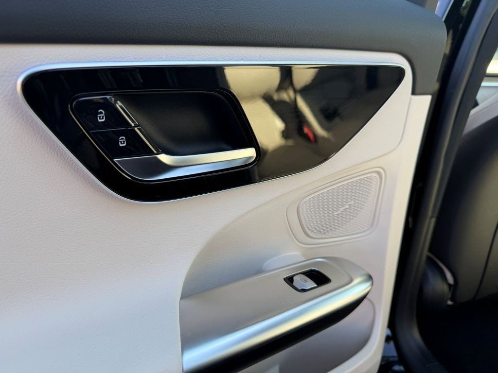 Used 2024 Mercedes-Benz C 300 4MATIC Sedan image 20