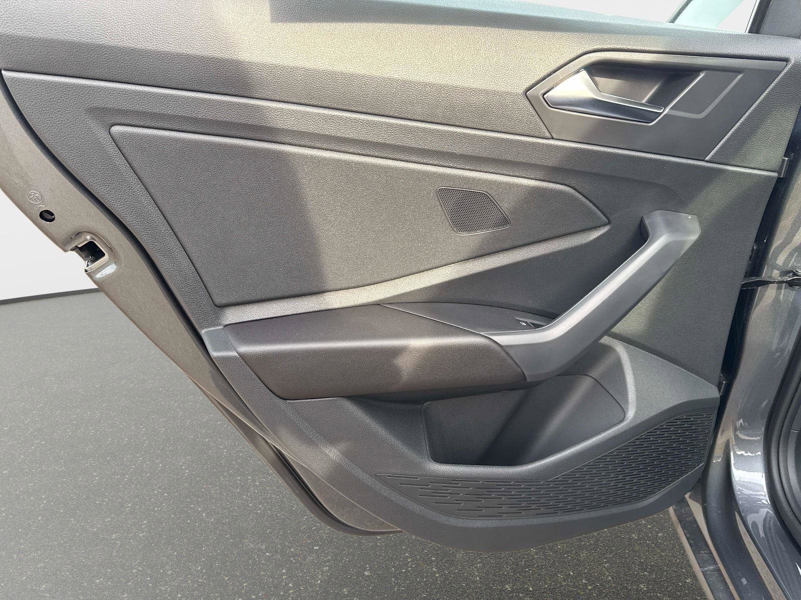 Used 2025 Volkswagen Jetta Sport image 11