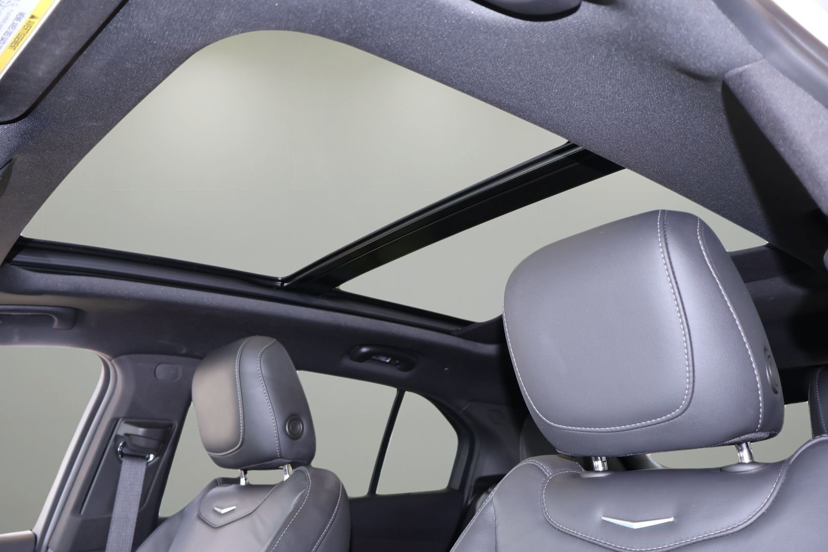 Used 2023 Cadillac XT4 Premium Luxury image 28