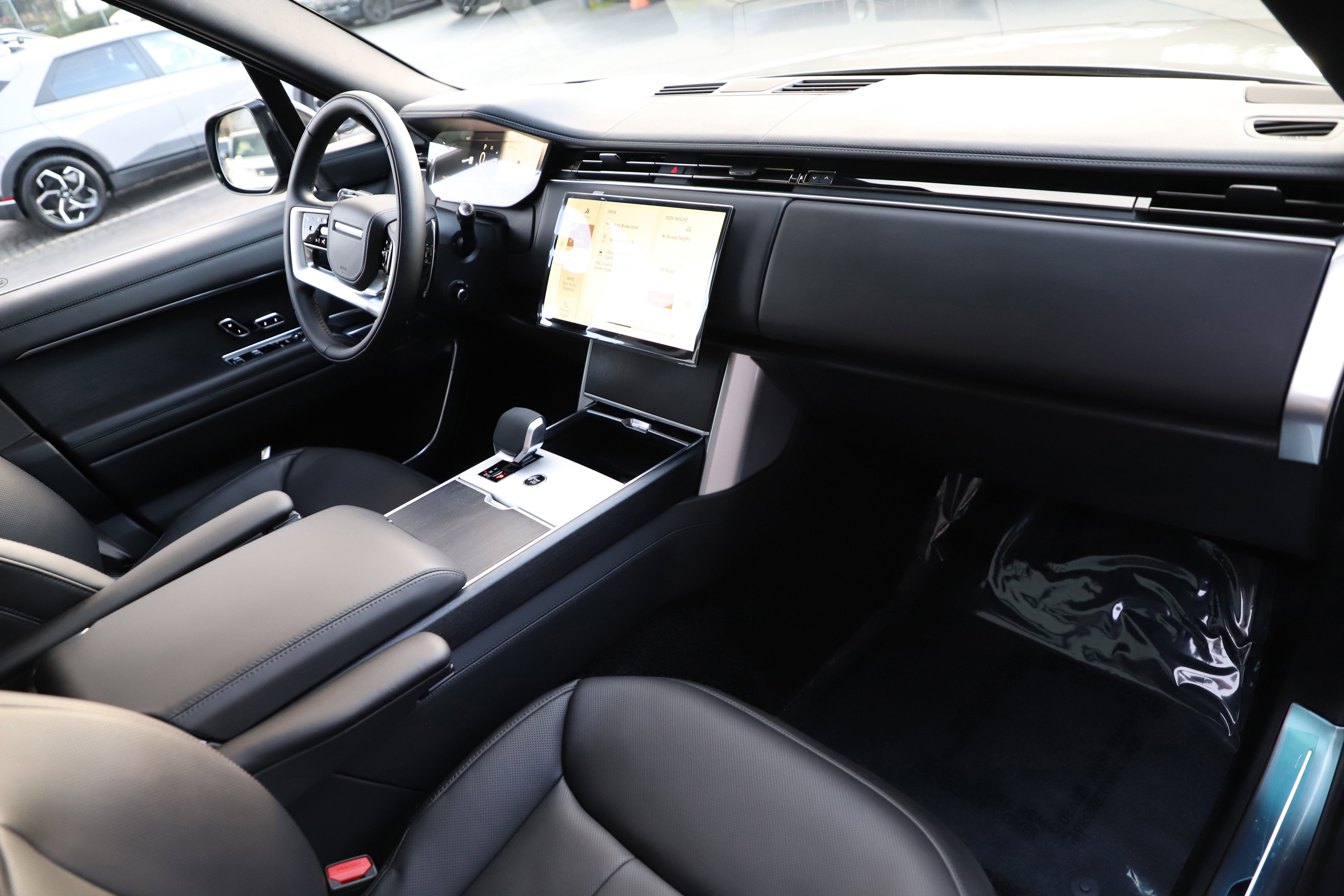 New 2026 Land Rover Range Rover SE AWD/4WD image 9