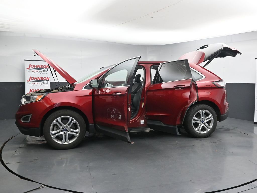 Used 2018 Ford Edge Titanium w/ Equipment Group 301A AWD/4WD image 28