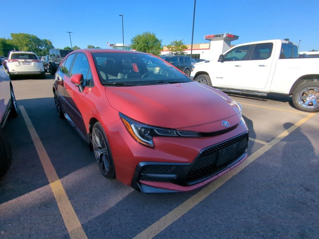 Used 2020 Toyota Corolla SE w/ SE Premium Package FWD image 3