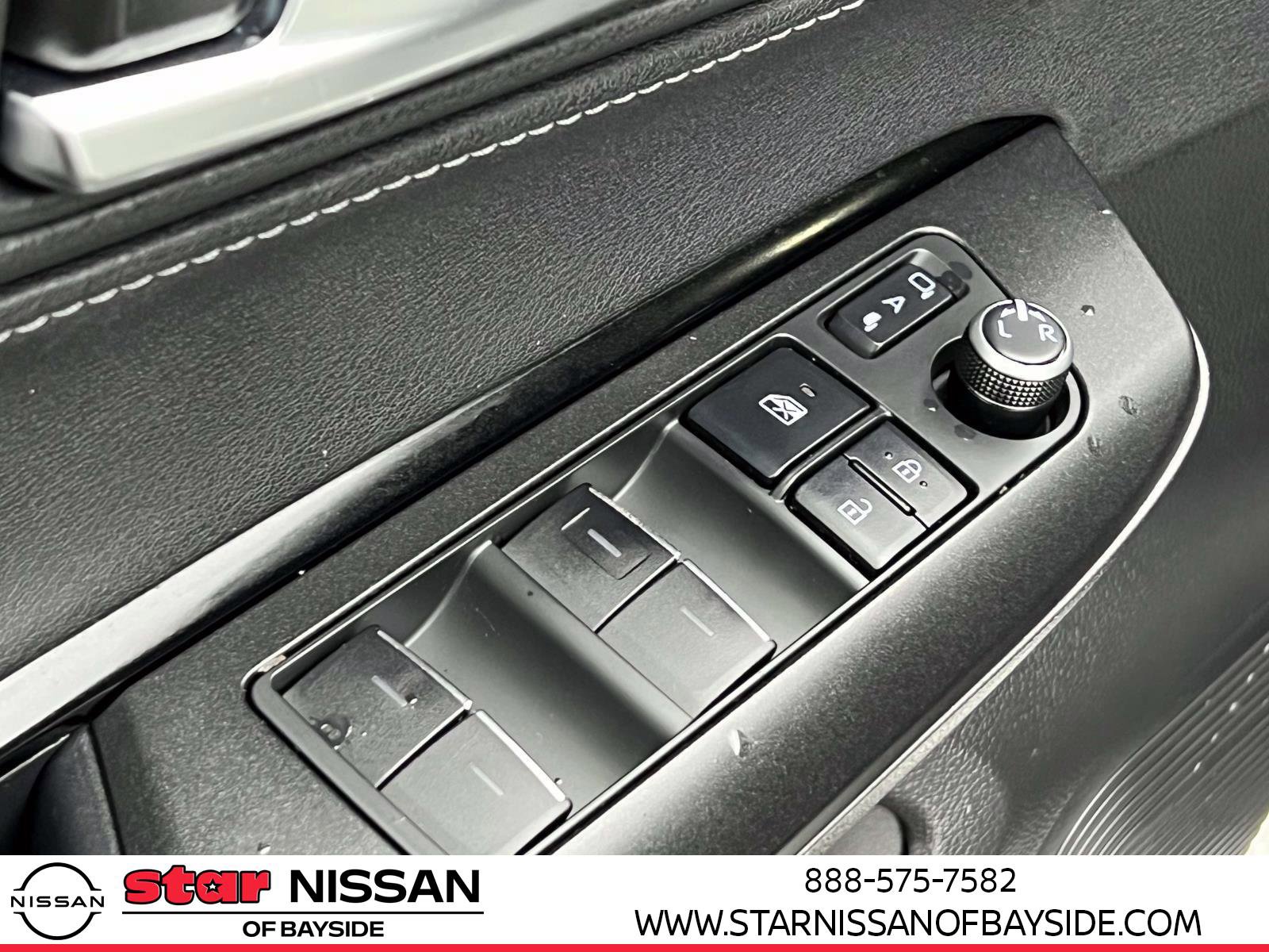 Used 2021 Toyota Venza LE image 15