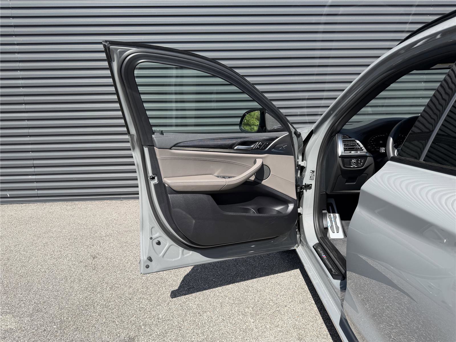 Used 2025 BMW X4 M w/ Competition Package image 28