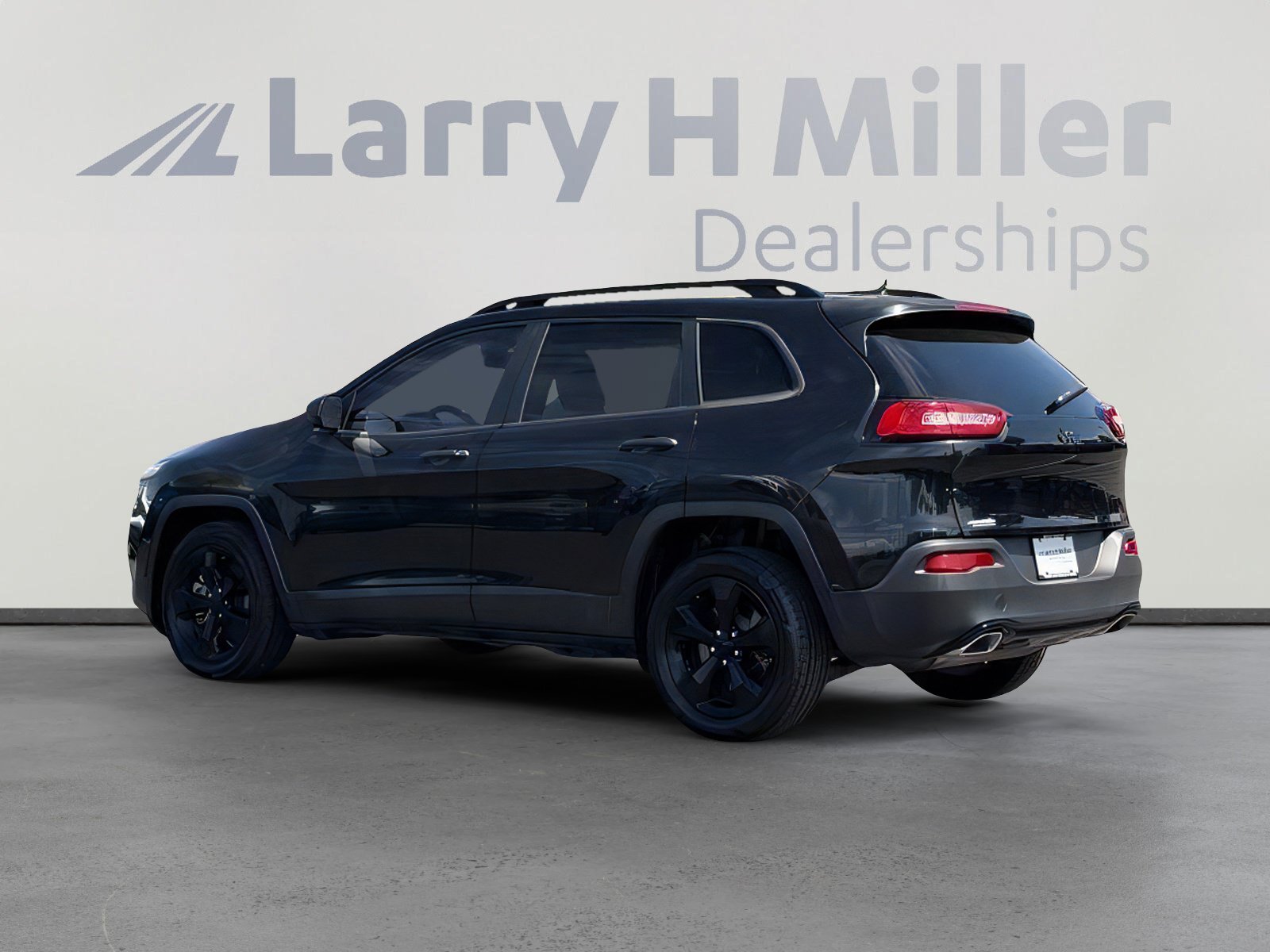 Used 2016 Jeep Cherokee Sport FWD image 3
