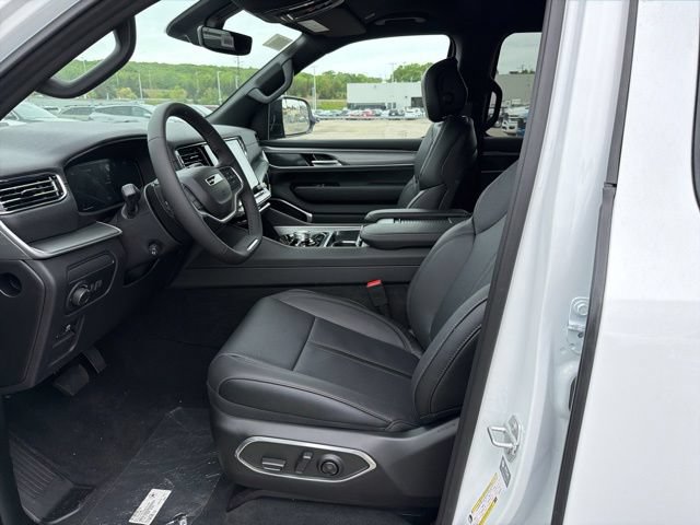 New 2026 Jeep Grand Wagoneer Limited w/ 8-Passenger Seating Package AWD/4WD image 12
