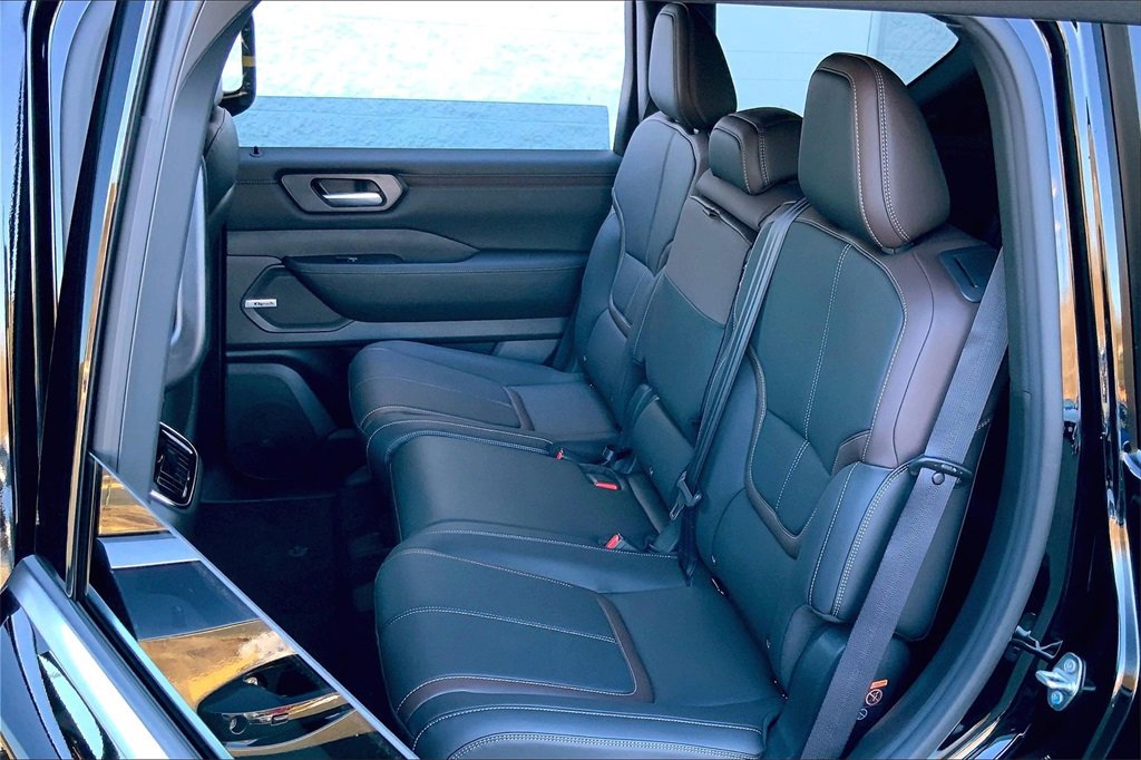New 2025 Nissan Armada SL image 10