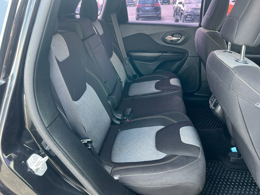 Used 2016 Jeep Cherokee Sport w/ Cold Weather Group image 18
