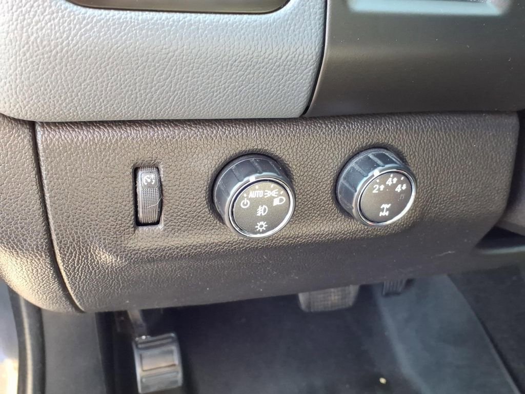 Used 2016 Chevrolet Colorado Z71 AWD/4WD image 11