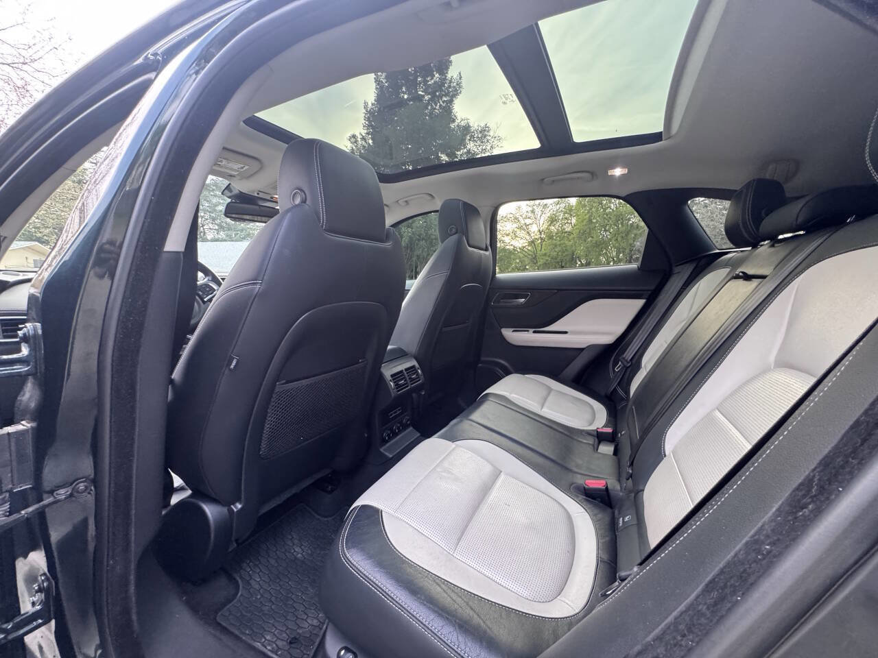 Used 2017 Jaguar F-PACE R-Sport image 16