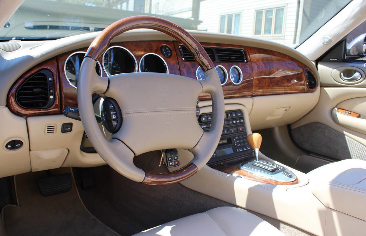 Used 2004 Jaguar XK8 Convertible image 15