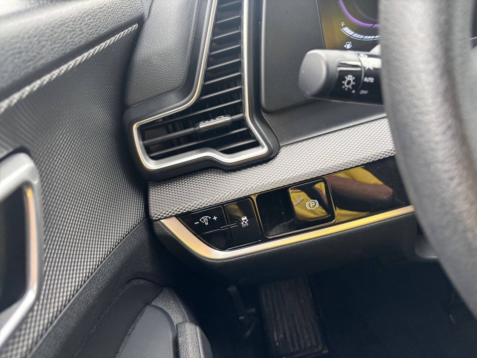 Used 2025 Kia Sportage LX image 33