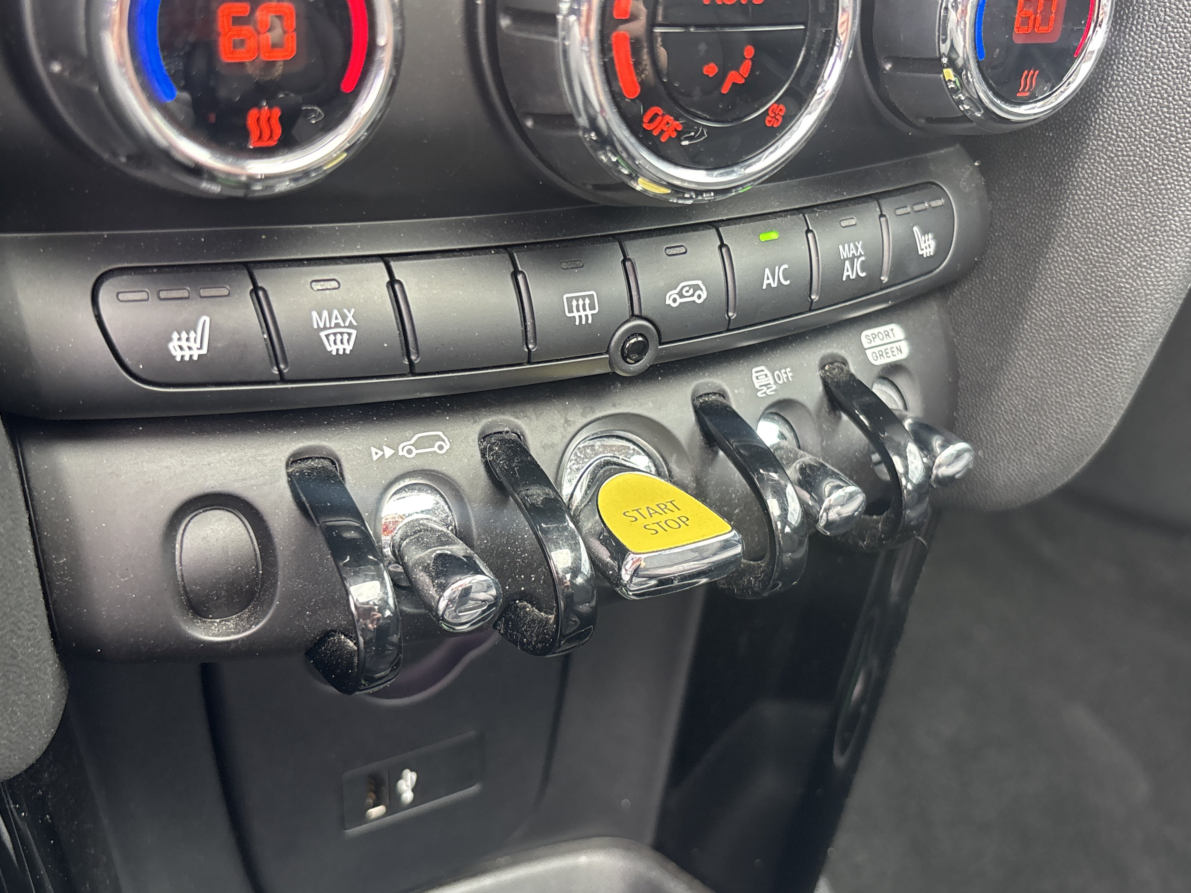 Used 2024 MINI Cooper SE FWD image 14