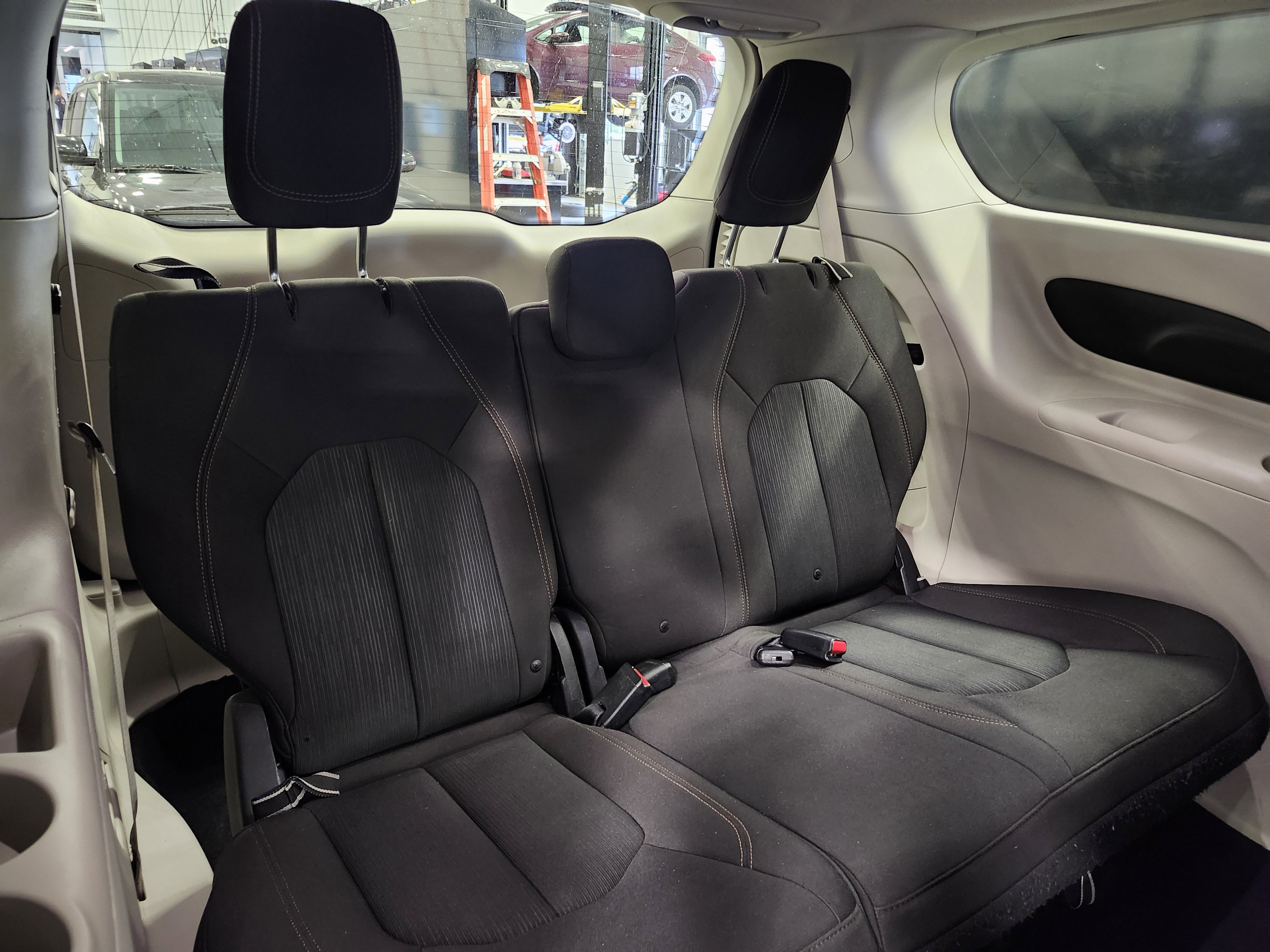 Used 2017 Chrysler Pacifica Touring w/ Tire & Wheel Group image 26