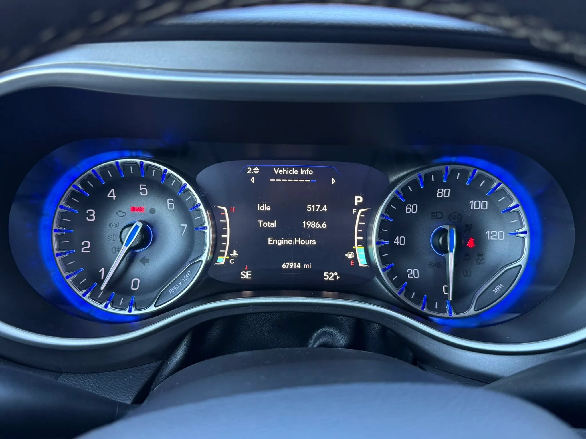 Used 2024 Chrysler Pacifica Touring-L FWD image 9