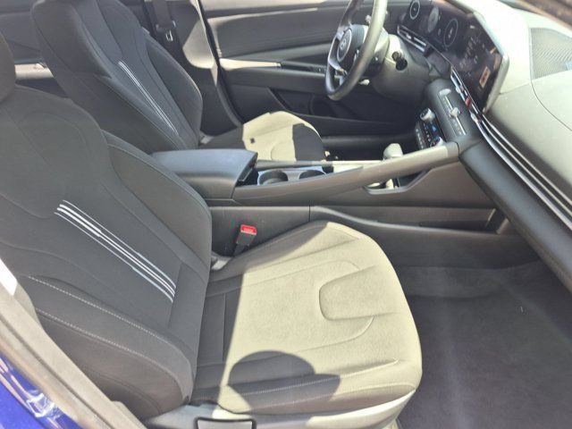 Used 2025 Hyundai Elantra SEL FWD image 31