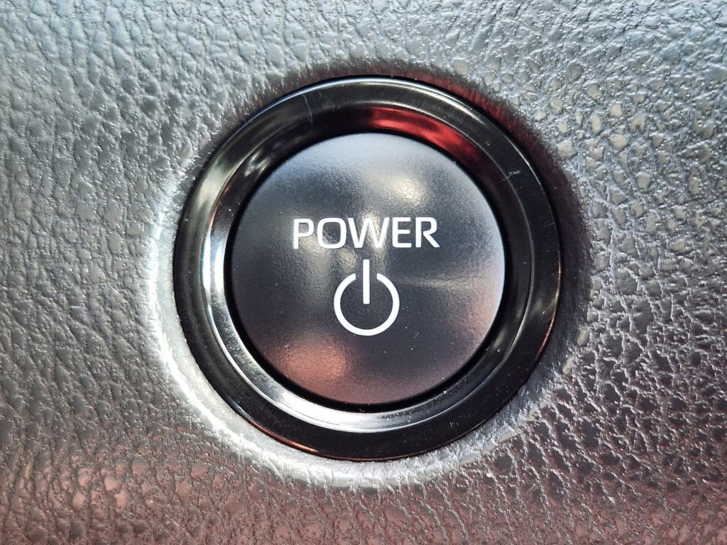 Used 2025 Toyota Camry SE image 22