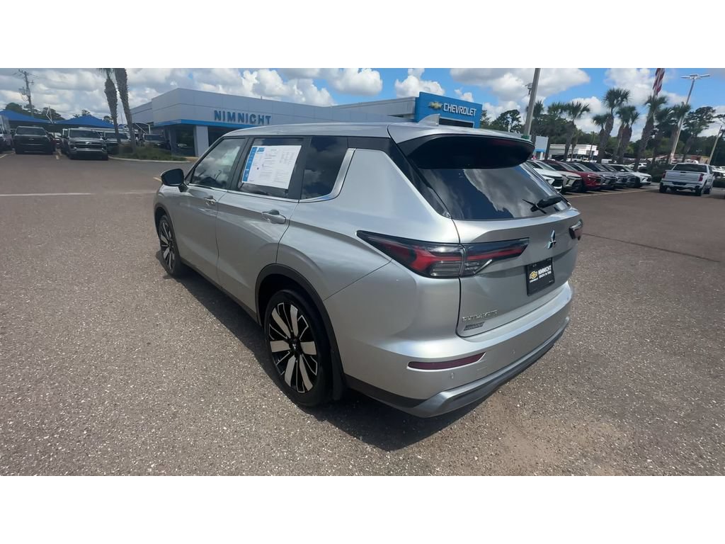 Used 2025 Mitsubishi Outlander SE FWD image 4
