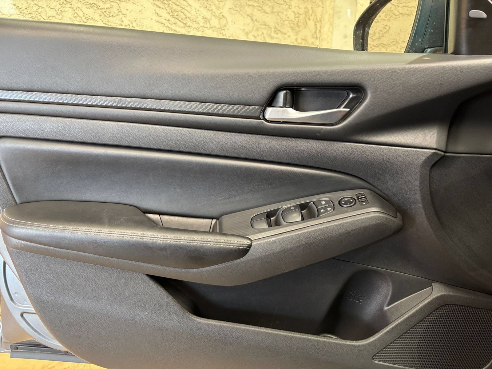Used 2025 Nissan Altima 2.5 SV FWD image 18